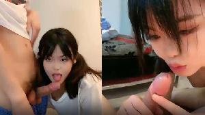 【双马尾小萝莉】 刚成年就和男友居家操 逼，揉捏白嫩奶子，后入猛顶妹子开心了，无毛嫩穴主动骑乘。}